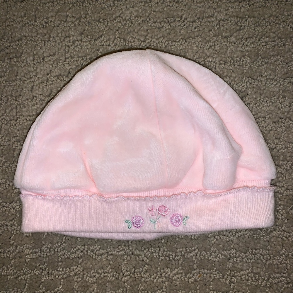 Carter’s hat EUC size 0-6 months
